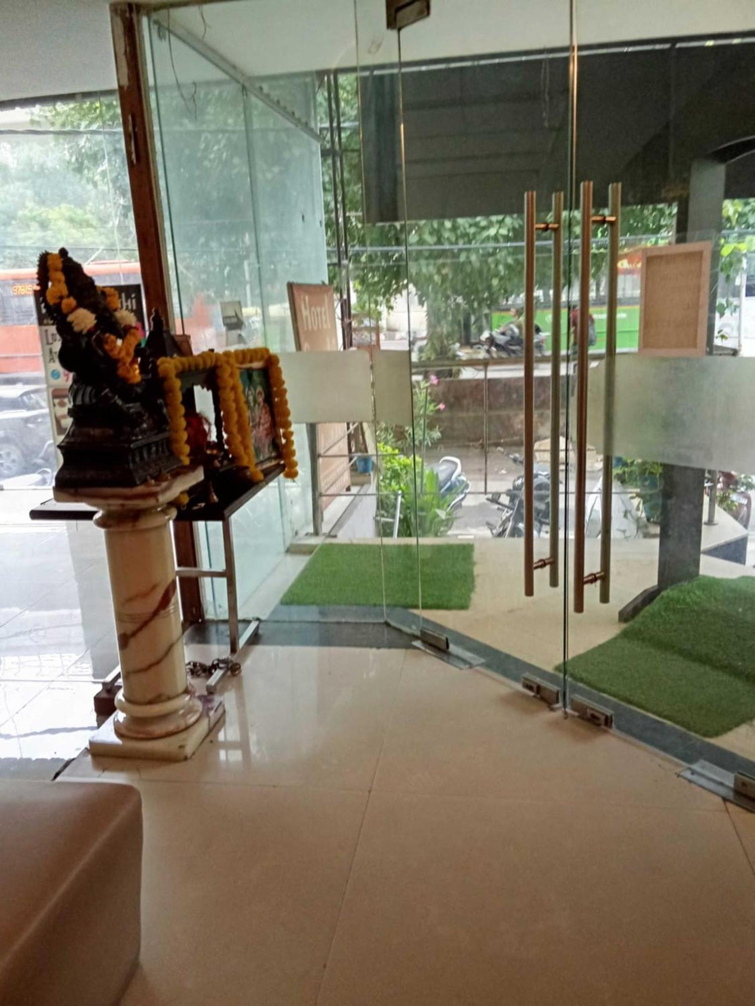 ホテル Paschim Vihar デリー エクステリア 写真