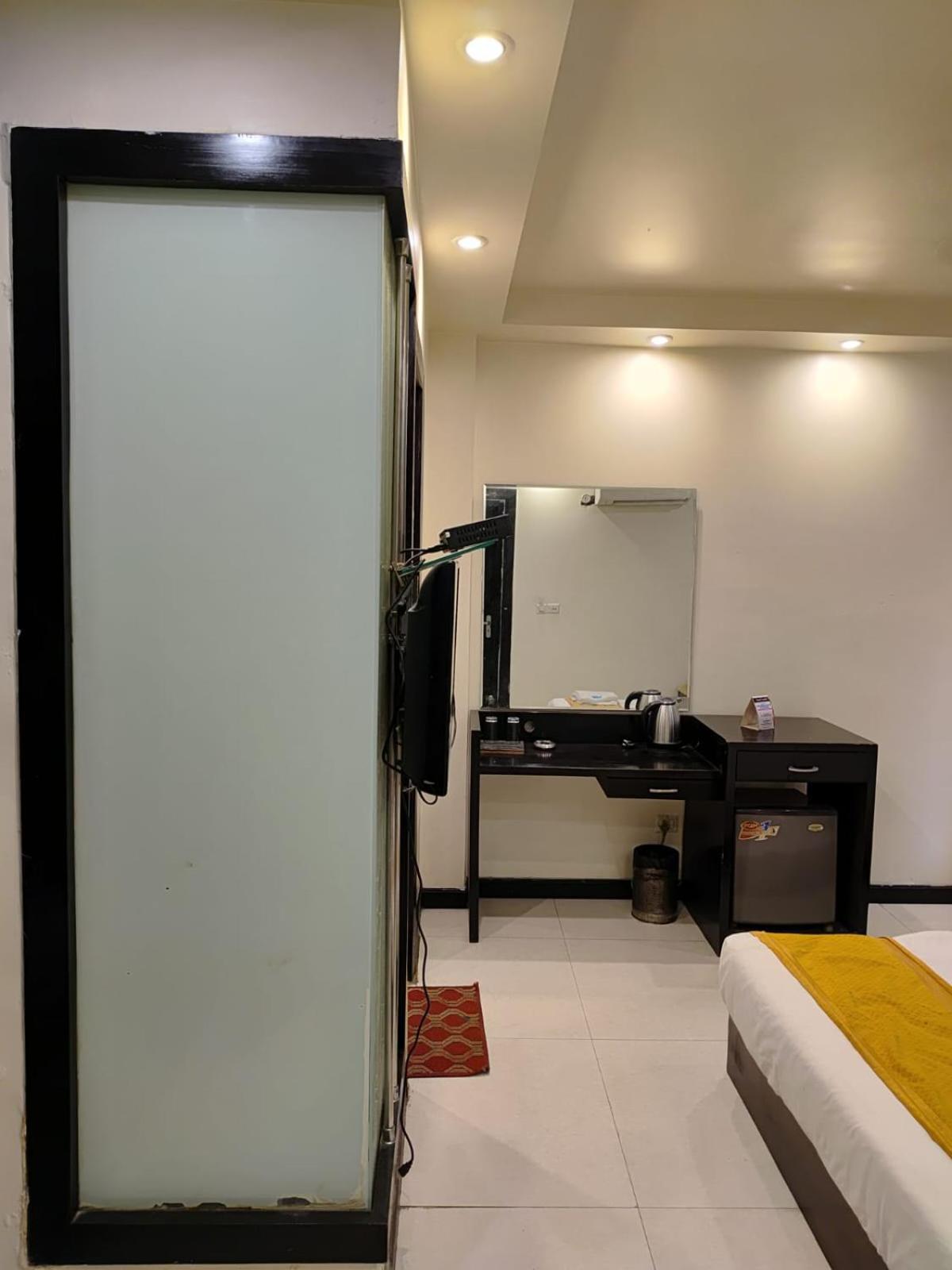 ホテル Paschim Vihar デリー エクステリア 写真